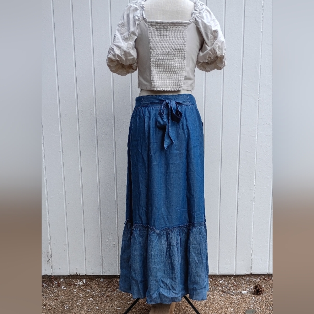 SOLD! NWT Adorable 😍 Prairiecore Maxi Skirt Denim Colored Two Toned Tiered. - Picture 9 of 15